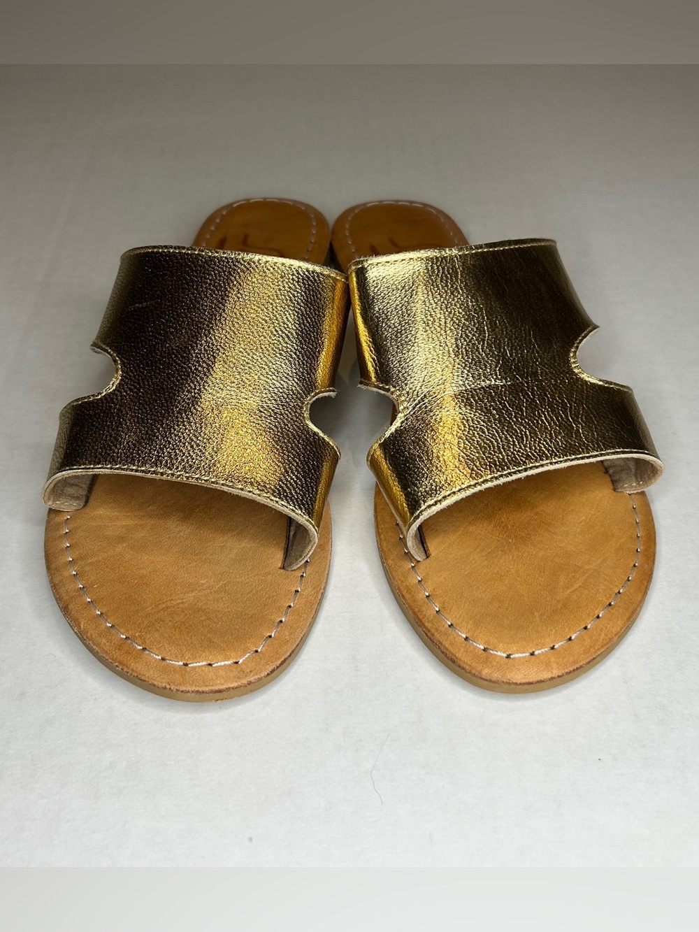Skemo Gold Leather Size 6 Slide Sandals